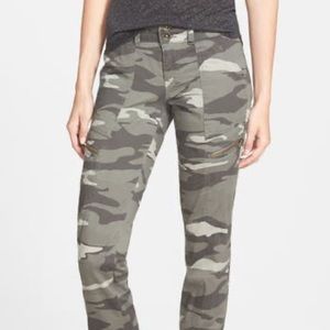 Jolt camo pant with amazing details